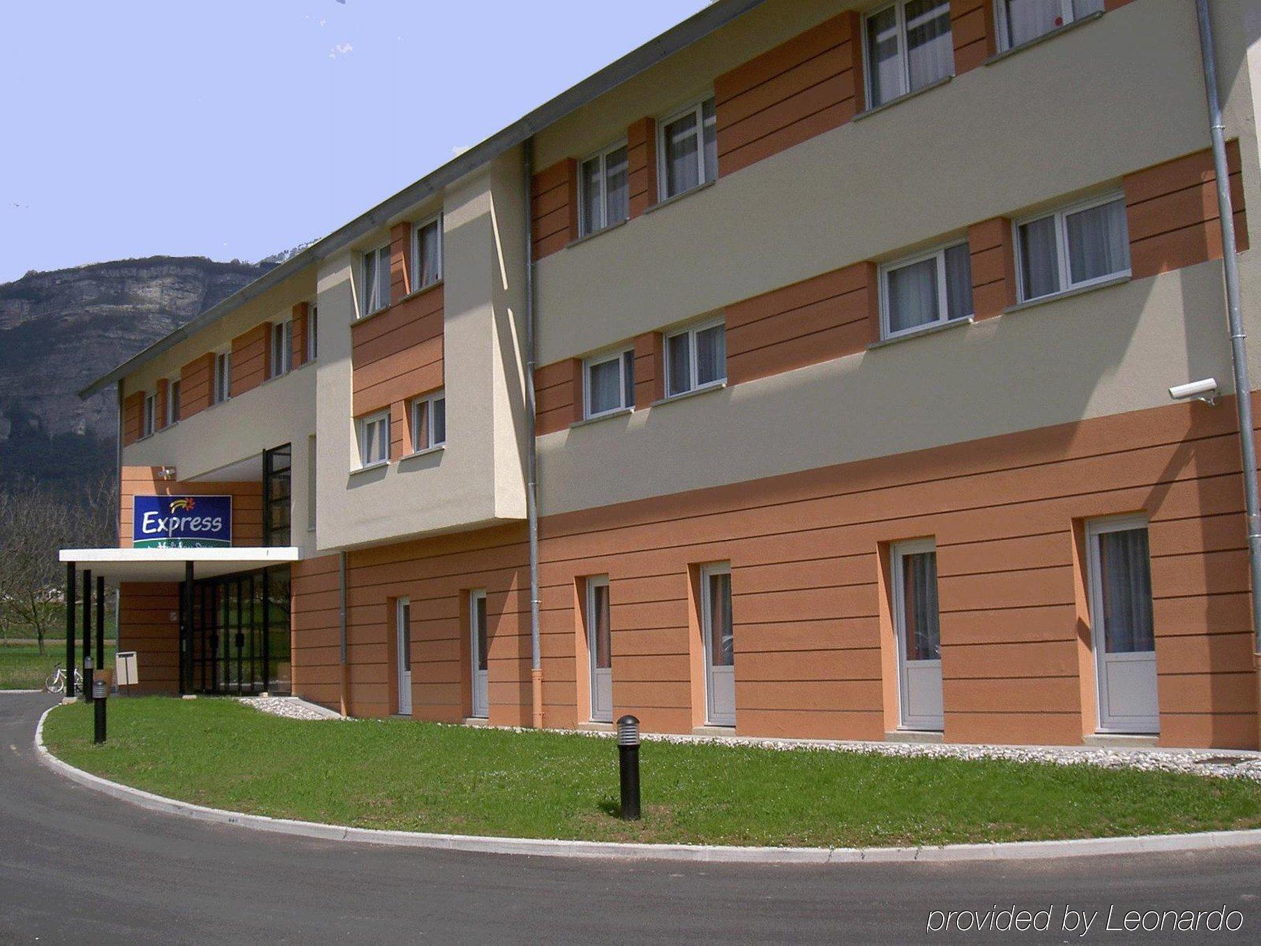 Holiday Inn Express Grenoble-Bernin ภายนอก รูปภาพ
